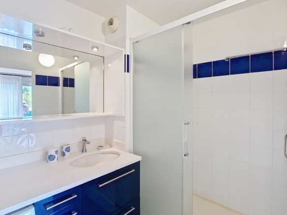 Appartement Moderne avec Piscine
