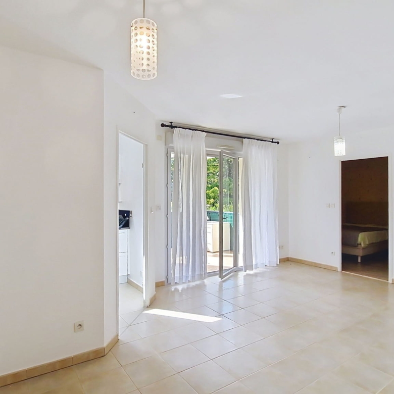 Appartement Moderne avec Piscine