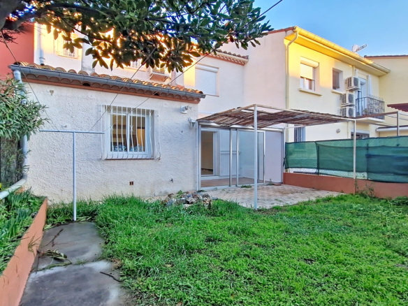 Maison Traditionnelle avec Jardin et Terrasse