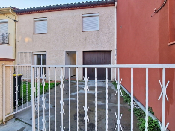 Maison Traditionnelle avec Jardin et Terrasse