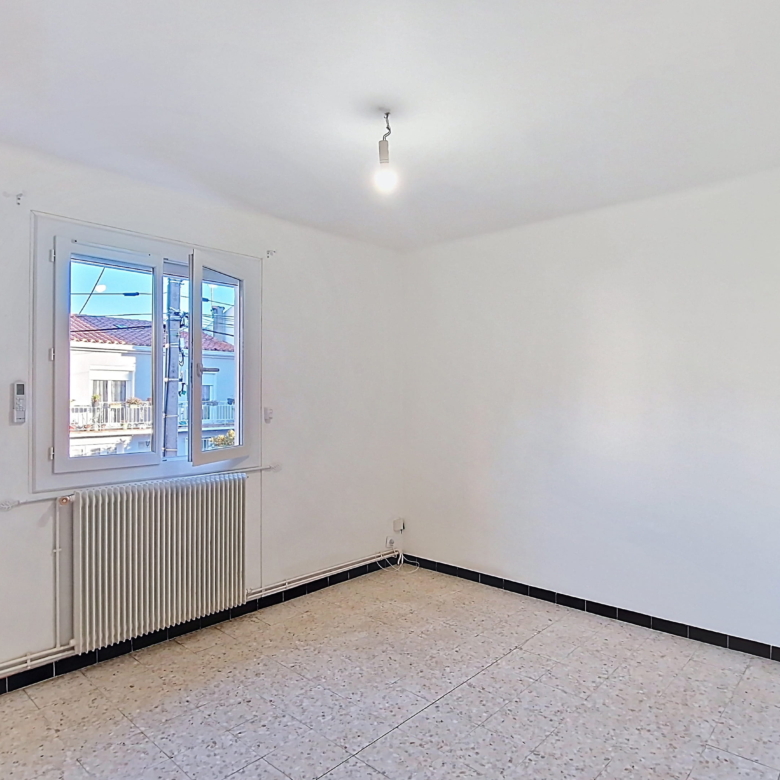 Maison Traditionnelle avec Jardin et Terrasse
