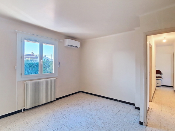 Maison Traditionnelle avec Jardin et Terrasse
