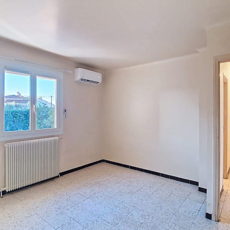 Maison Traditionnelle avec Jardin et Terrasse